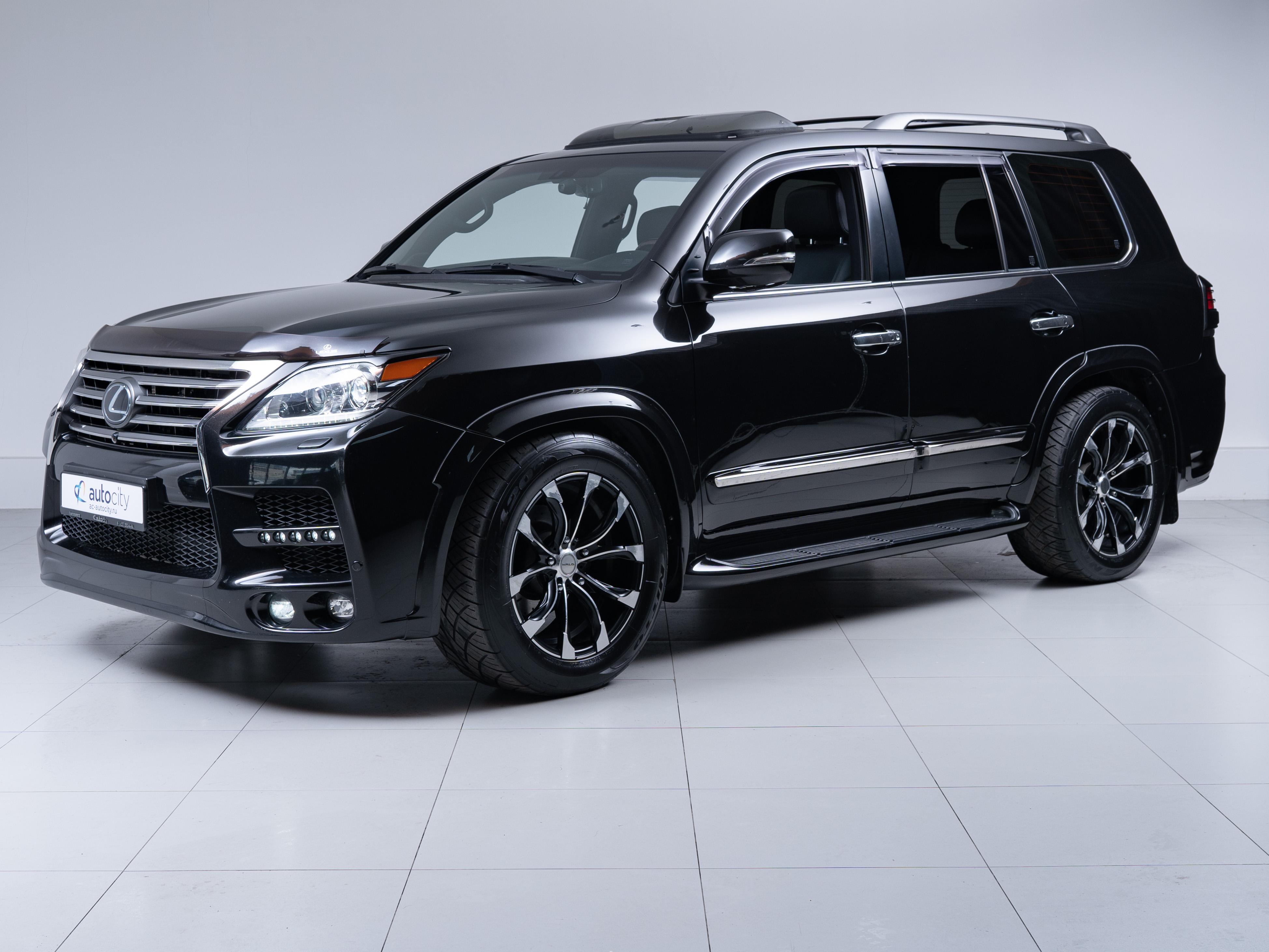 Lexus LX, 2015