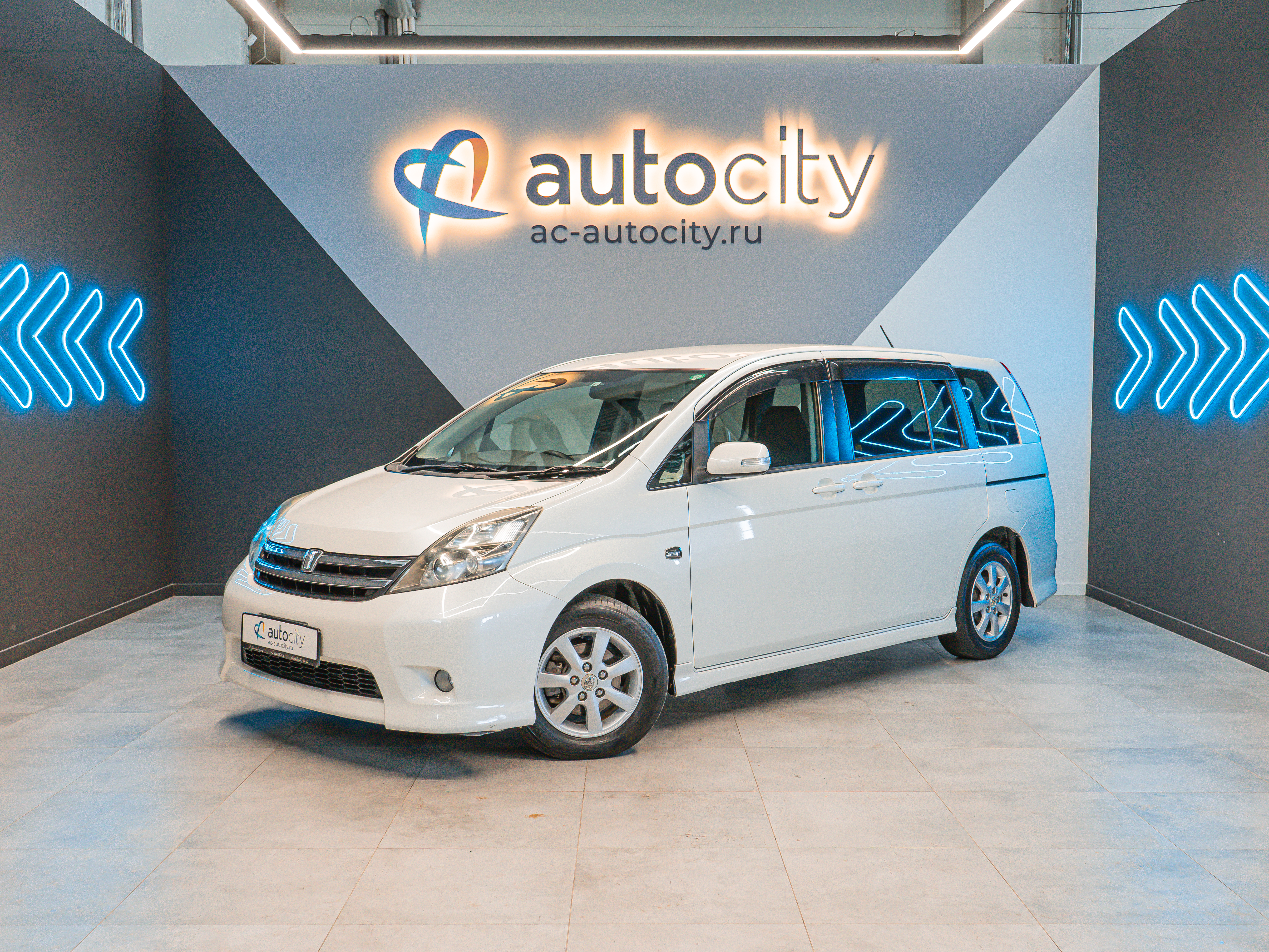 Toyota Isis, 2009