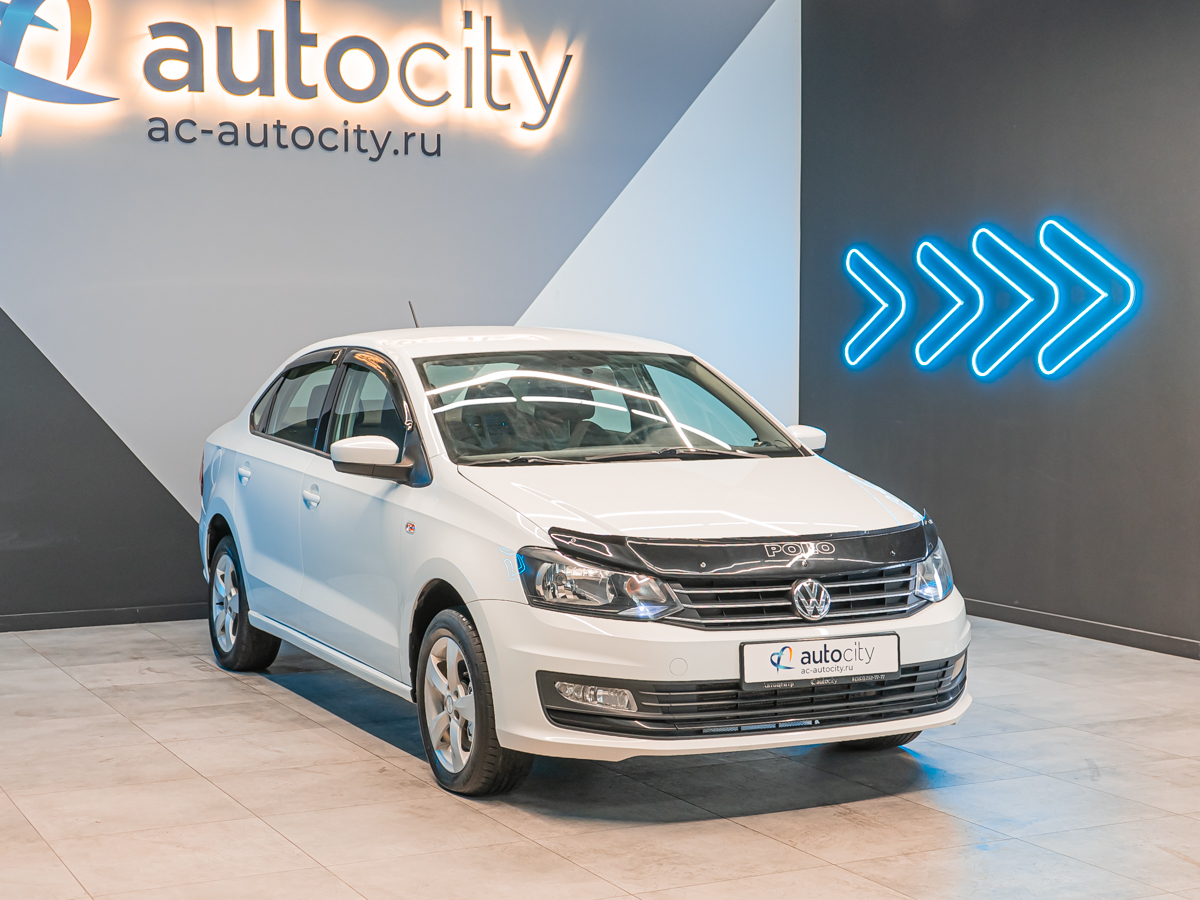 Volkswagen Polo 2019, (Белый) с пробегом 142 120 км в Новосибирске