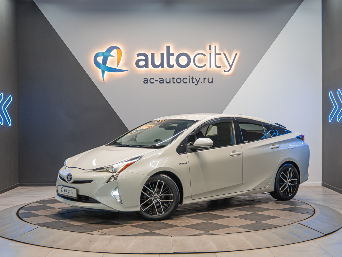 Авто Toyota Prius 2015 с пробегом 161 251 км, Новосибирск