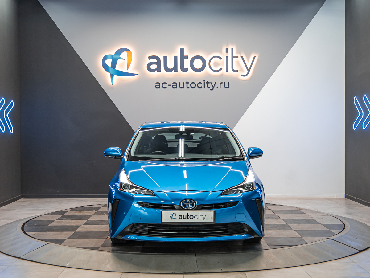 Toyota Prius 2019, (Синий ) с пробегом 100 891 км в Новосибирске