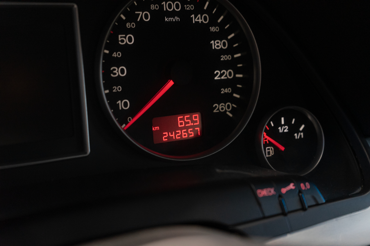 Audi A4 2007, (Серый) с пробегом 242 595 км в Новосибирске