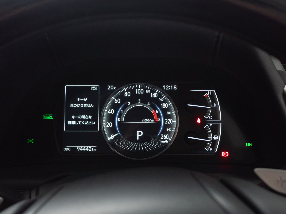 Lexus ES 2018, (Чёрный) с пробегом 94 000 км во Владивостоке