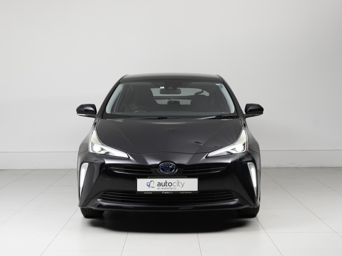 Toyota Prius 2019, (Чёрный) с пробегом 127 500 км во Владивостоке