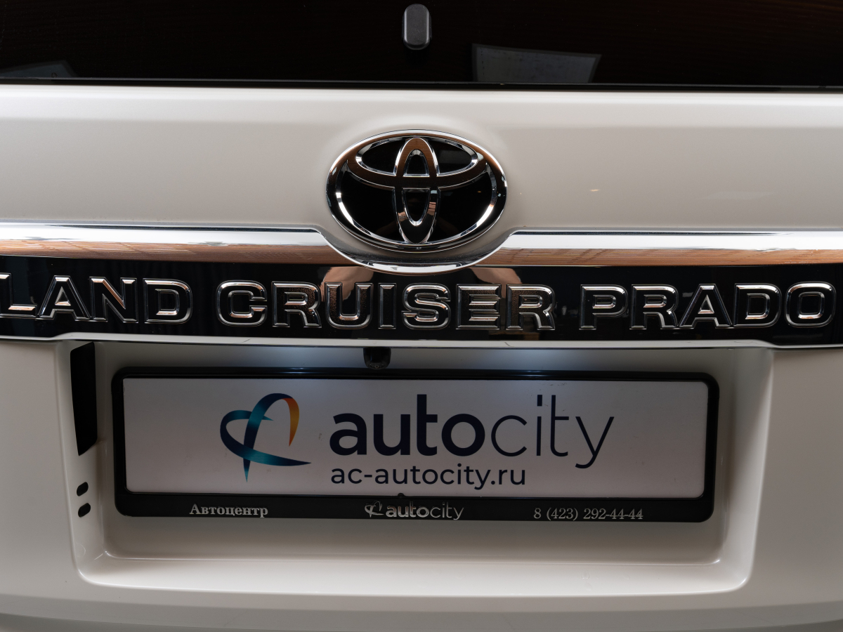 Toyota LAND_CRUISER_PRADO 2021, (Белый) с пробегом 12 000 км во Владивостоке