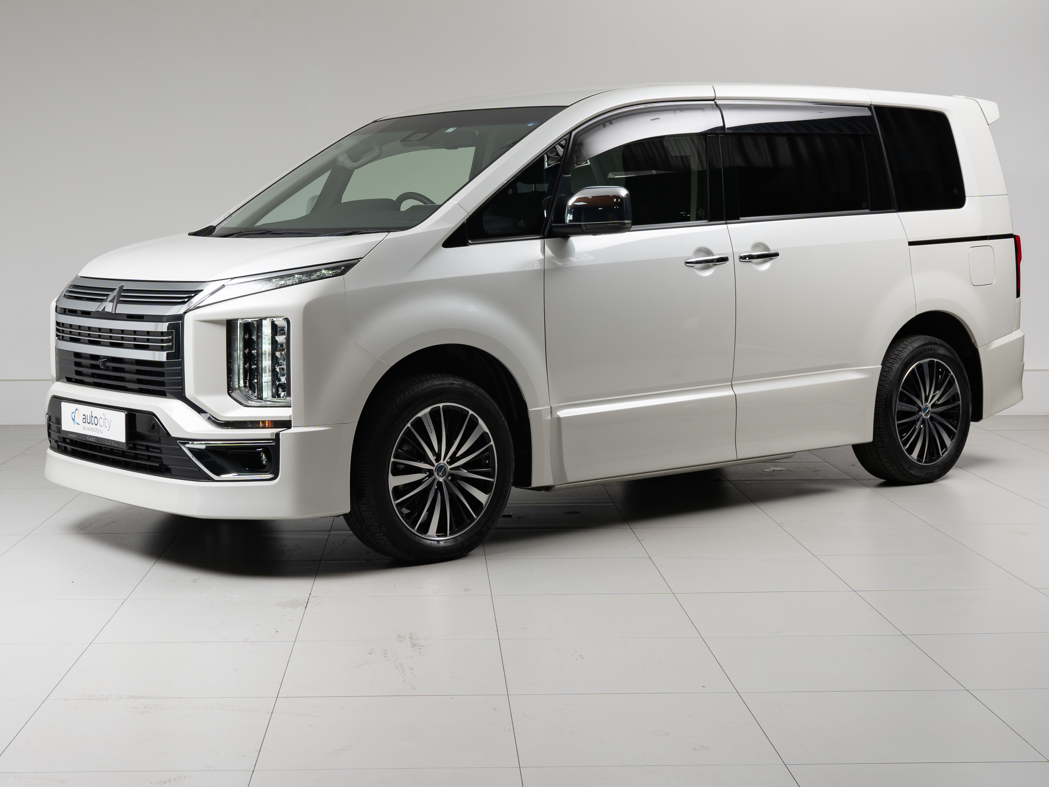 Авто Mitsubishi DELICA_D_5 2019 с пробегом 18 000 км, Владивосток