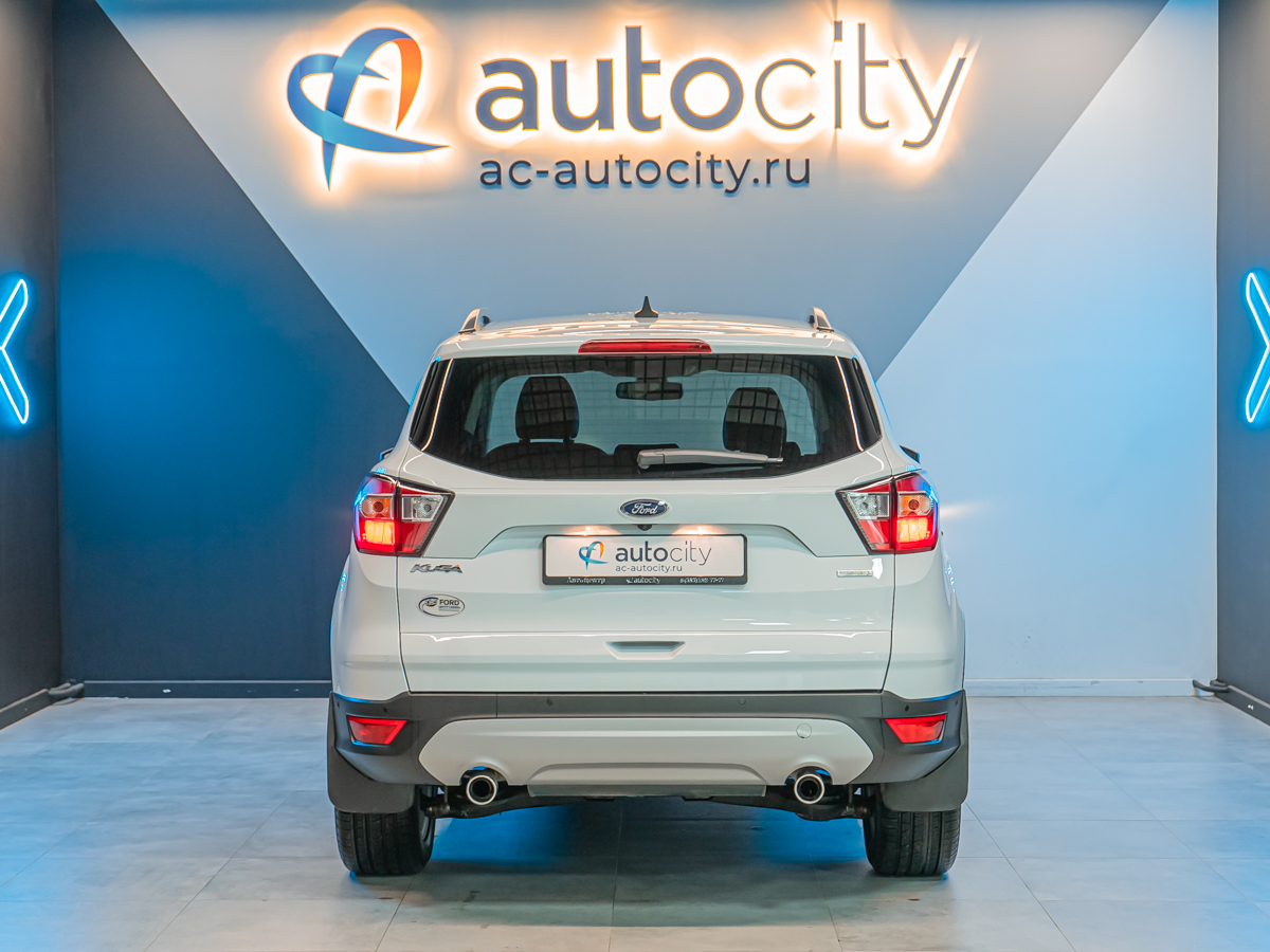 Ford Kuga 2018, (Белый) с пробегом 10 650 км в Новосибирске