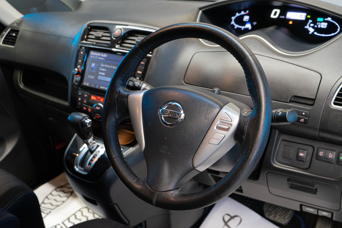 Nissan Serena 2015, (Белый) с пробегом 112 000 км в Новосибирске