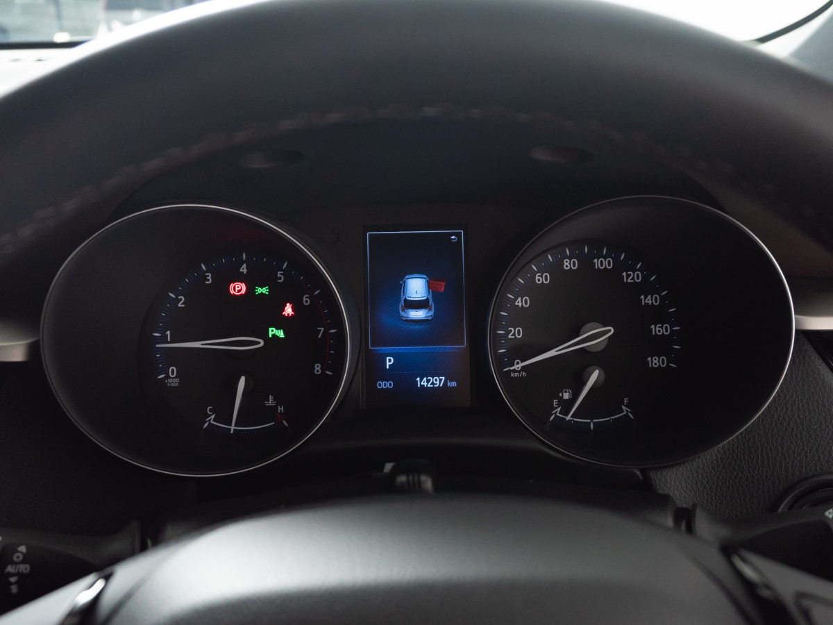 Toyota C_HR 2018, (Чёрный) с пробегом 14 000 км во Владивостоке