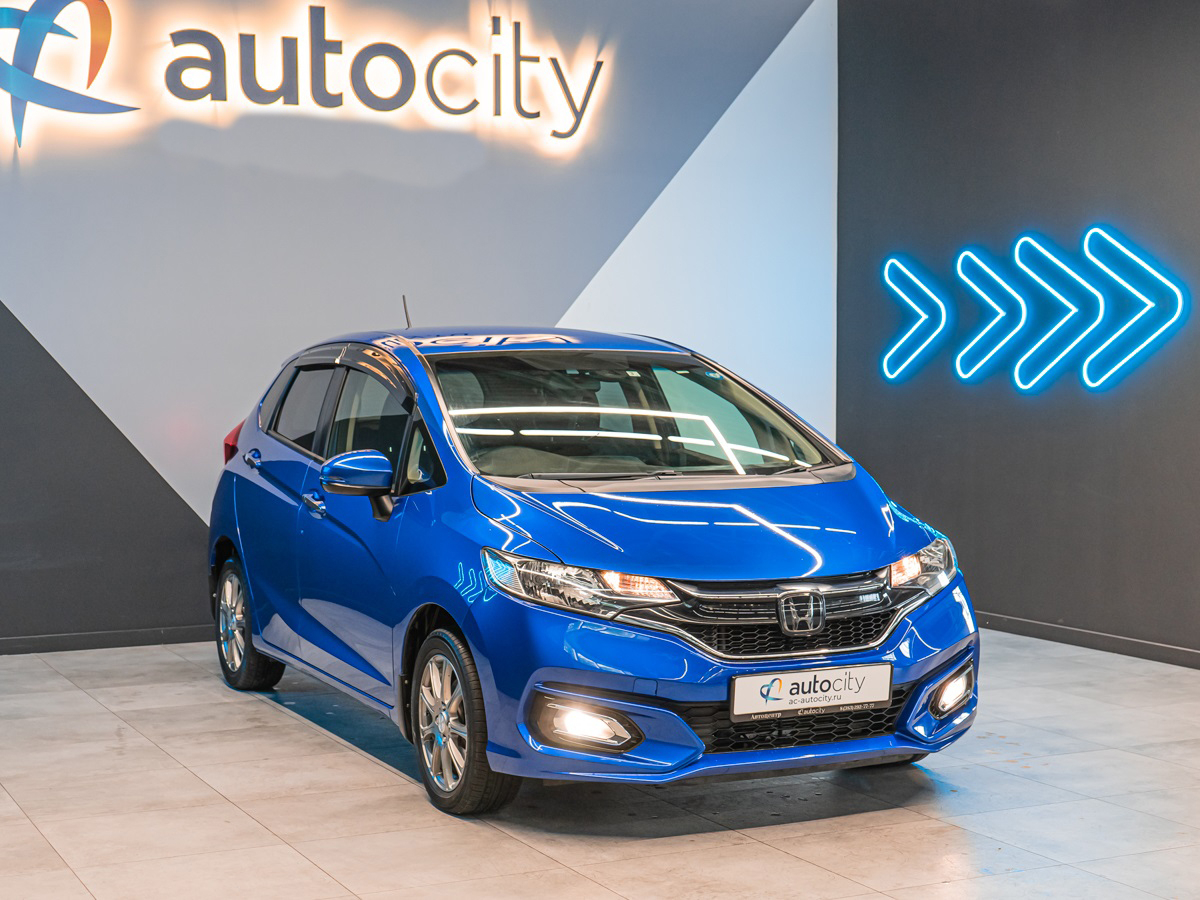 Honda Fit 2019, (Синий ) с пробегом 95 770 км в Новосибирске
