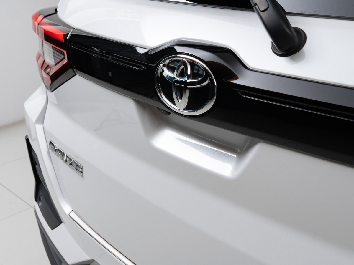Toyota Raize 2019, (Белый) с пробегом 17 000 км во Владивостоке