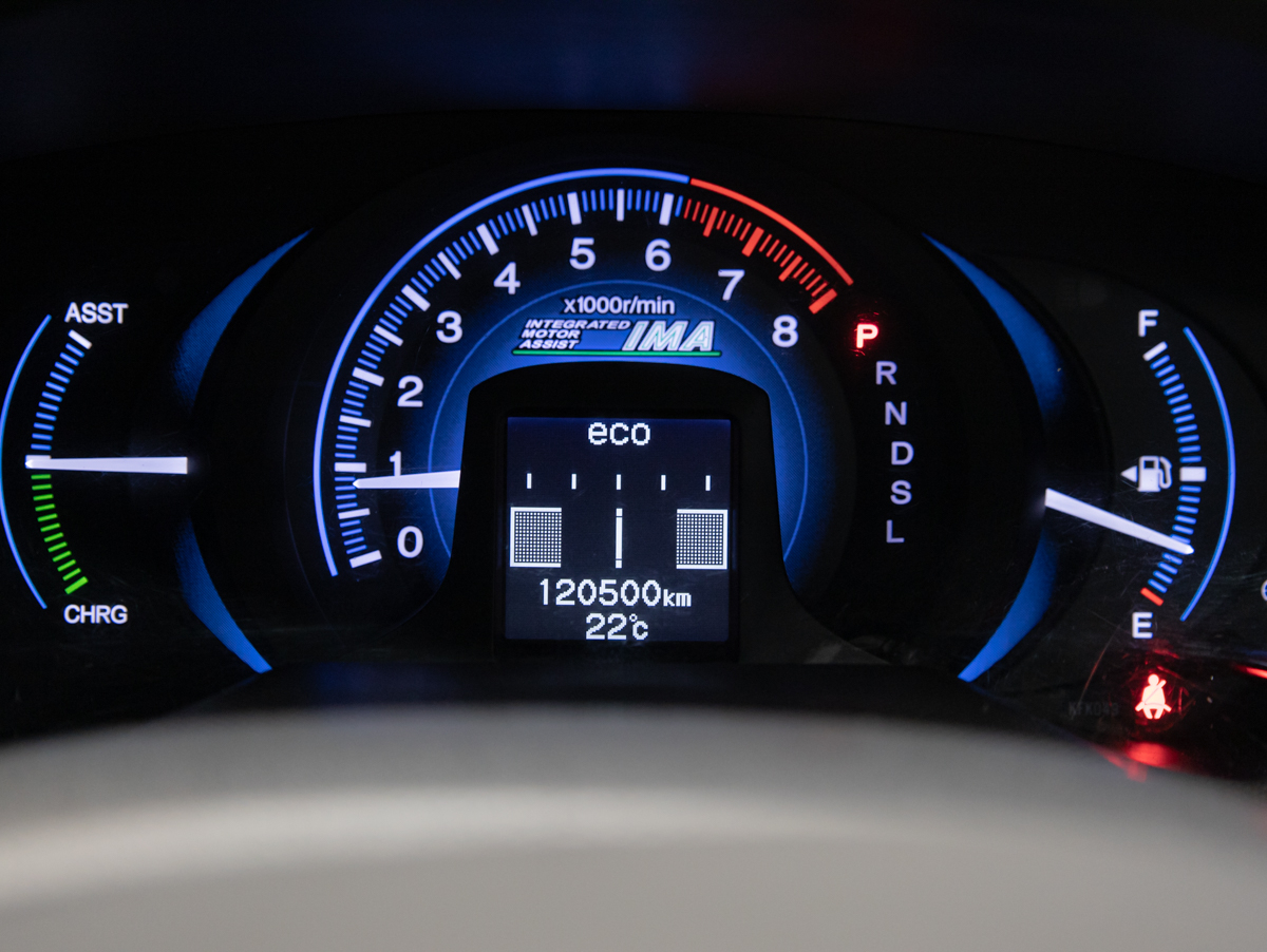 Honda Insight 2013, (Серый) с пробегом 120 500 км в Новосибирске