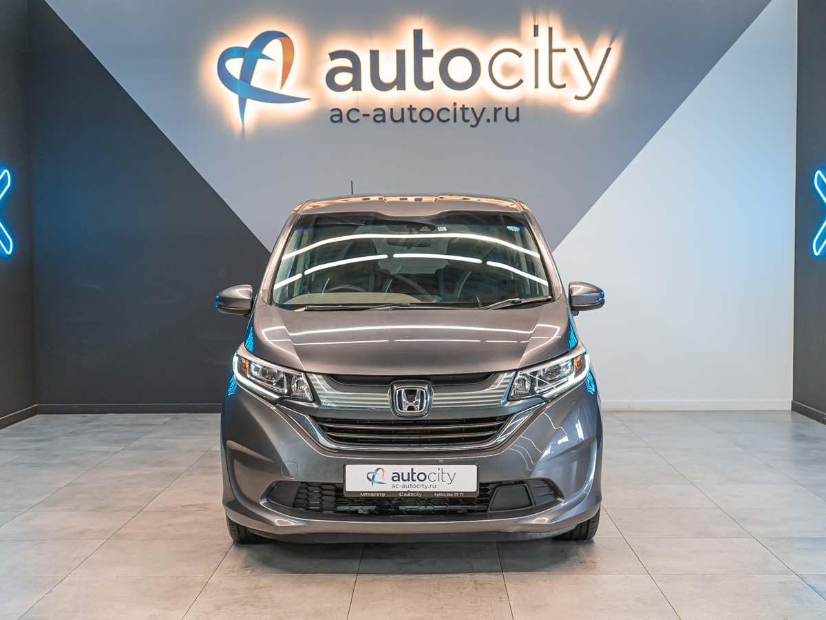 Honda Freed 2018, (Серый) с пробегом 120 039 км в Новосибирске