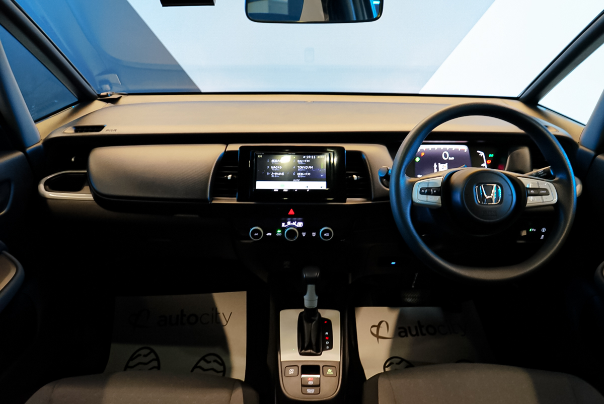Honda Fit 2020, (Серый) с пробегом 82 835 км в Новосибирске