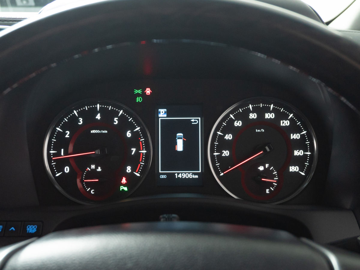 Toyota Alphard 2019, (Чёрный) с пробегом 15 000 км во Владивостоке