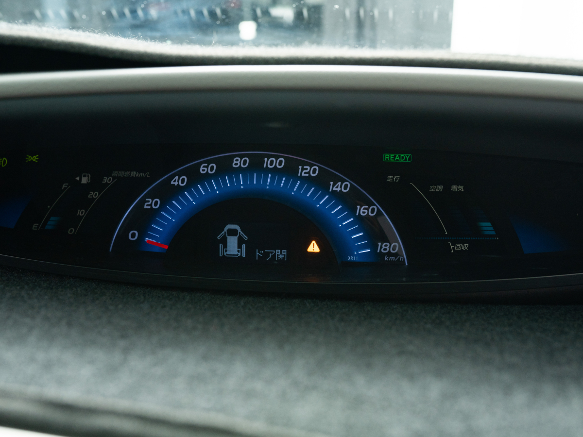 Toyota Estima 2011, (Черный) с пробегом 147 000 км во Владивостоке