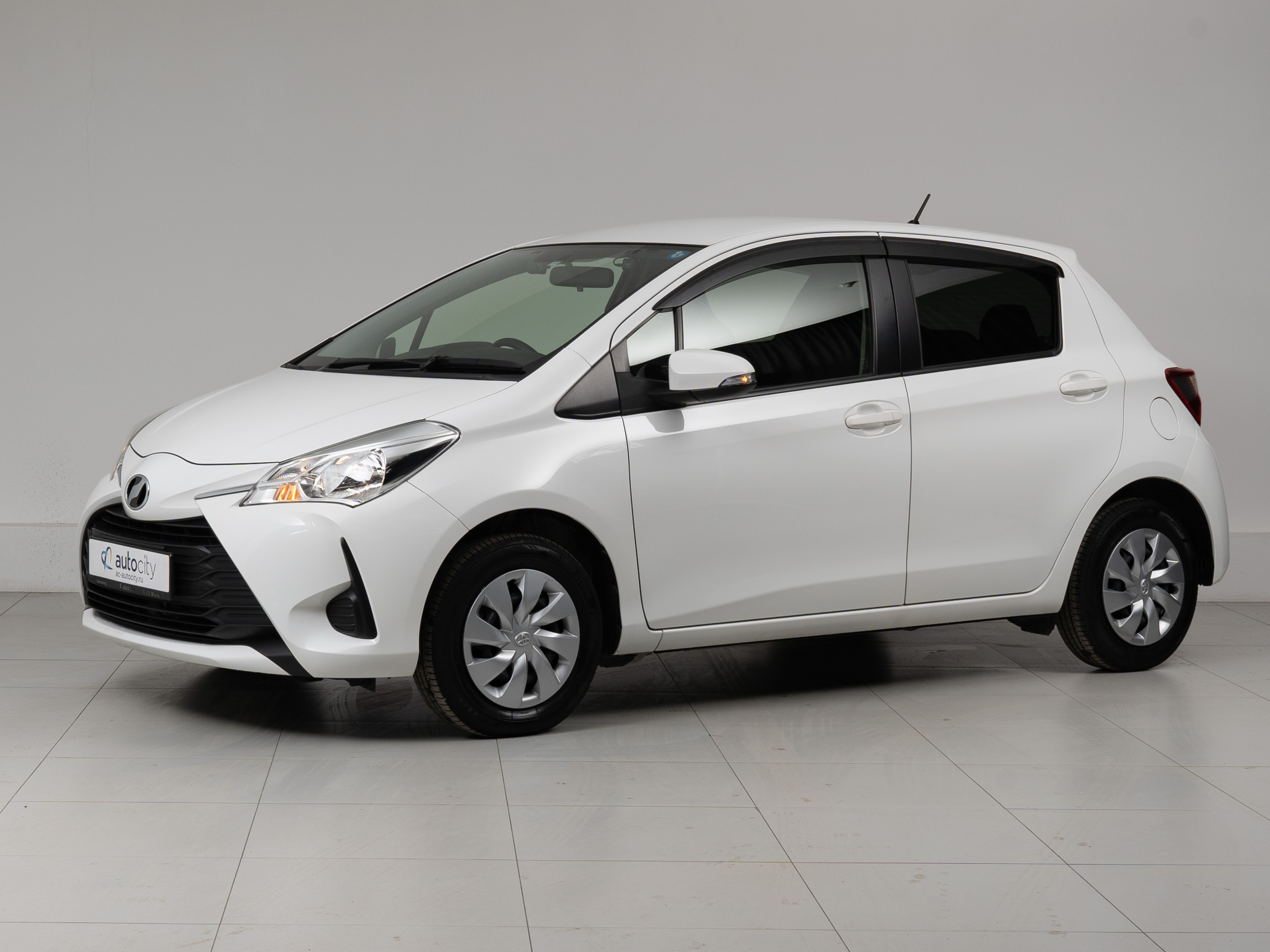 Авто Toyota Vitz 2017 с пробегом 29 000 км, Владивосток