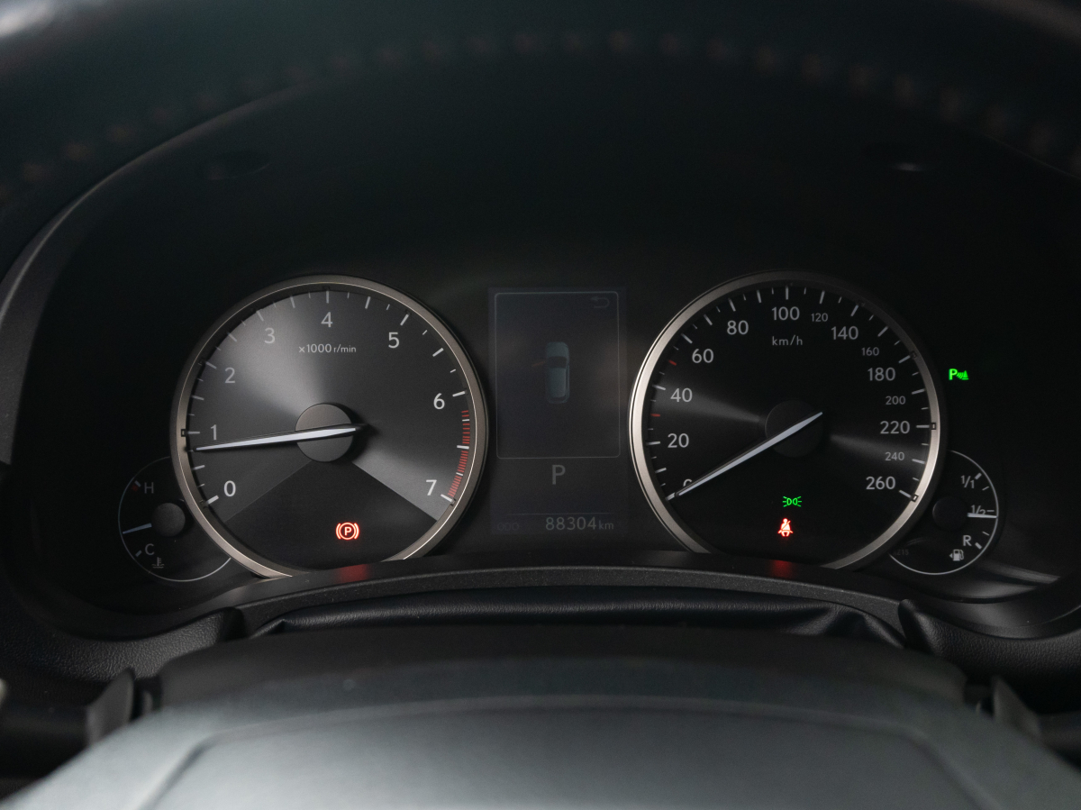 Lexus NX 2018, (Коричневый) с пробегом 88 000 км во Владивостоке