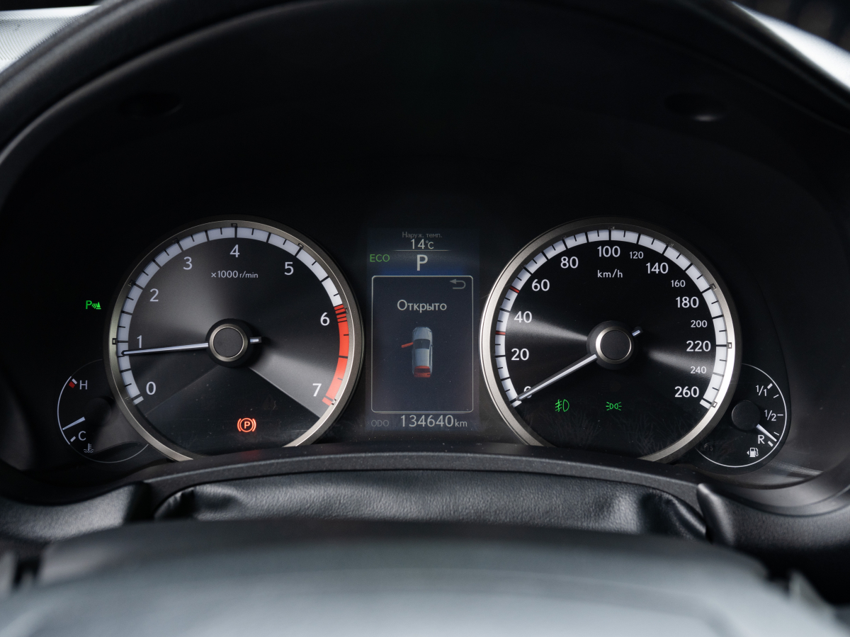 Lexus NX 2016, (Синий ) с пробегом 135 000 км во Владивостоке