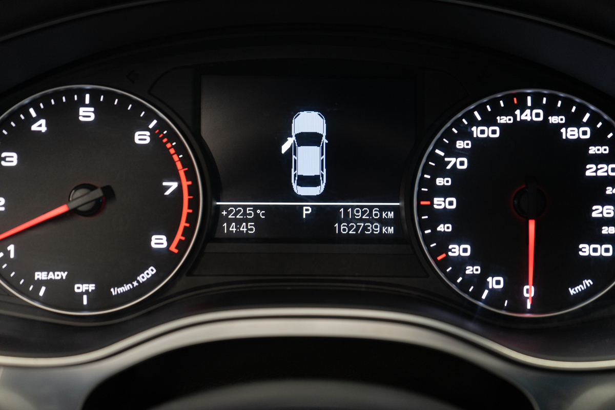 Audi A6 2016, (Черный) с пробегом 162 739 км в Новосибирске