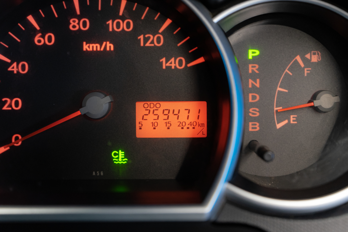 Daihatsu Sonica 2008, (Серый) с пробегом 259 471 км в Новосибирске