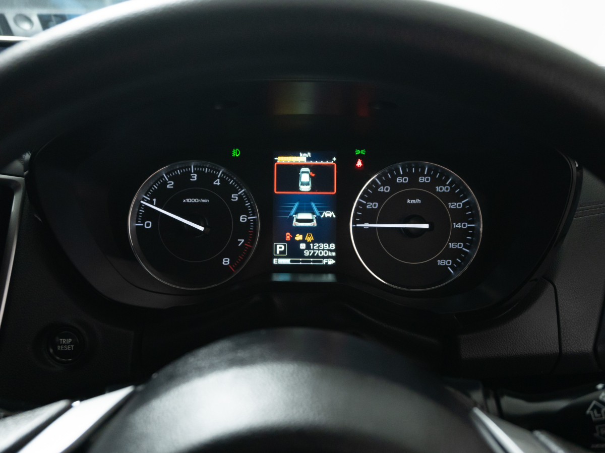 Subaru Impreza 2019, (Серый) с пробегом 98 000 км во Владивостоке