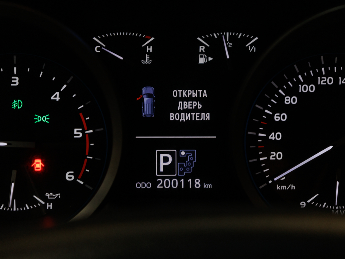 Toyota LAND_CRUISER 2013, (Белый) с пробегом 200 100 км в Новосибирске