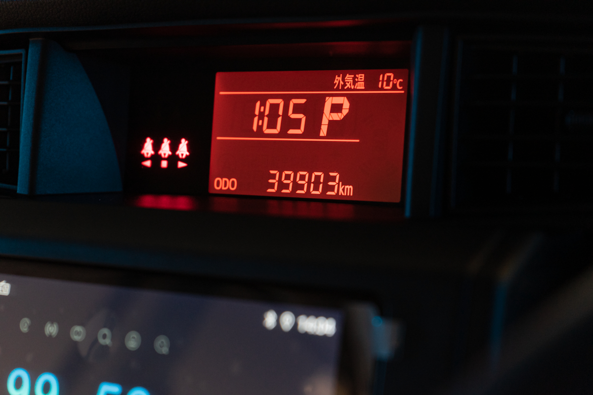 Toyota Roomy 2019, (Серый) с пробегом 39 903 км в Новосибирске