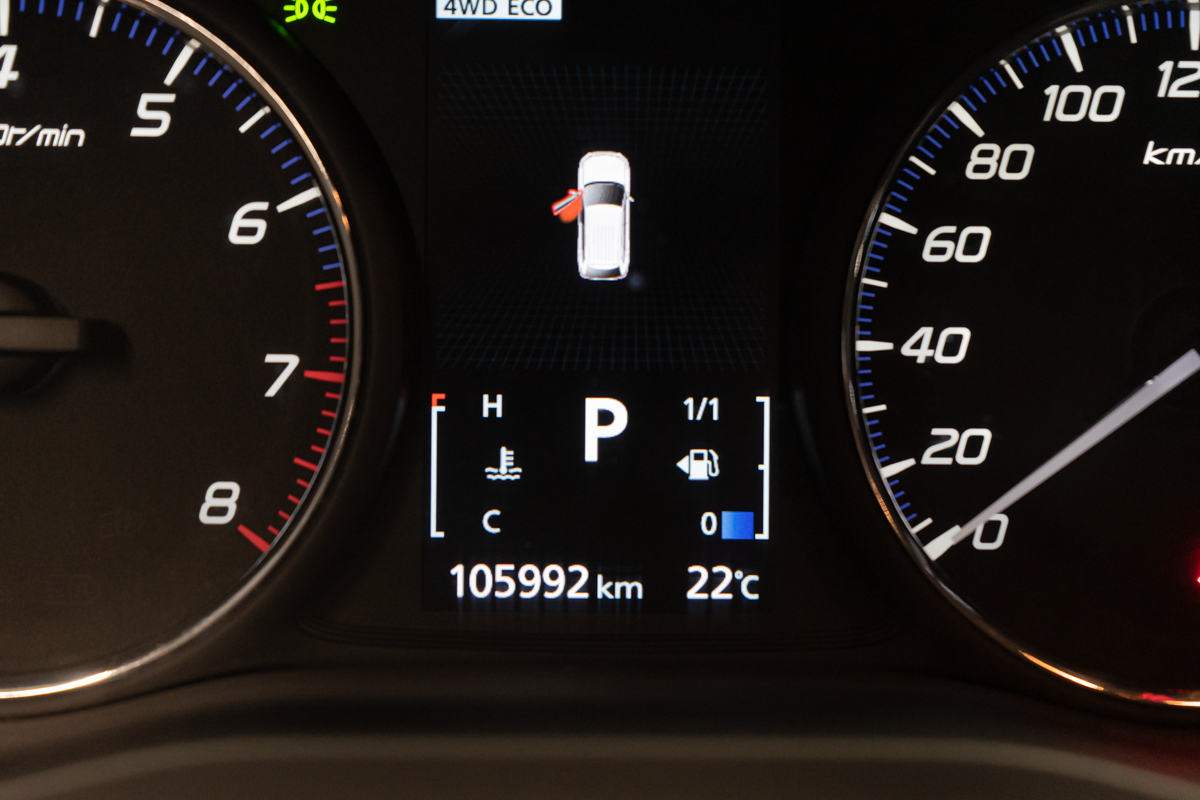 Mitsubishi Outlander 2016, (Черный) с пробегом 105 992 км в Новосибирске