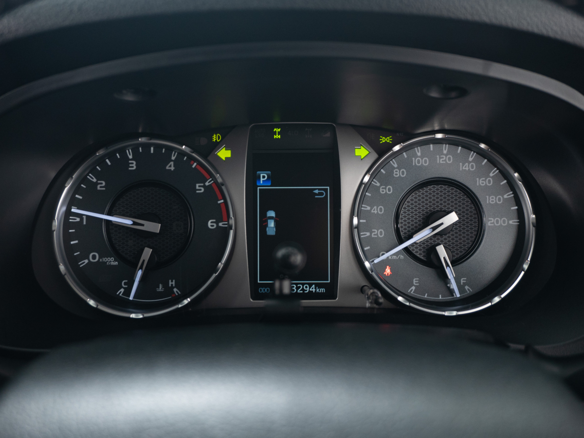 Toyota Hilux 2020, (Черный) с пробегом 33 000 км во Владивостоке