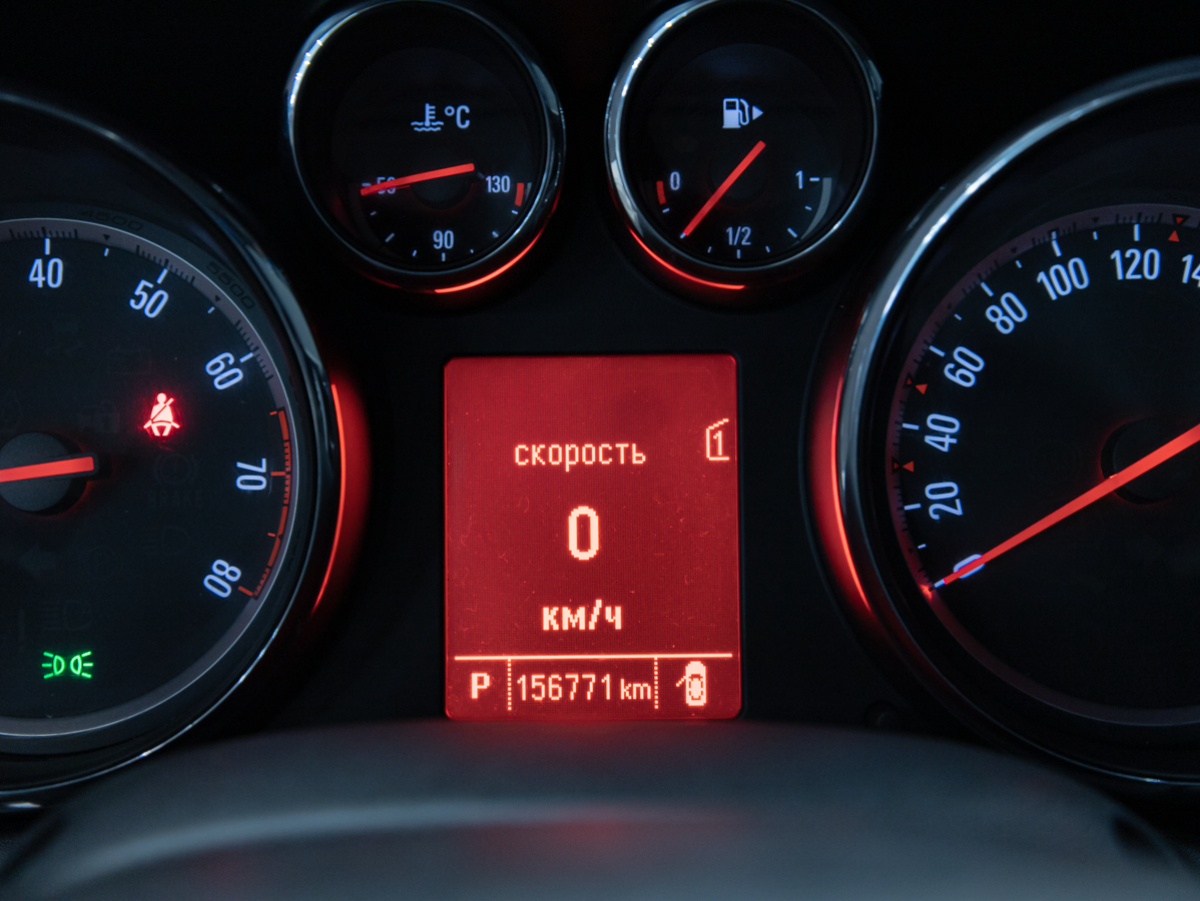 Opel Astra 2011, (Серый) с пробегом 155 000 км в Новосибирске