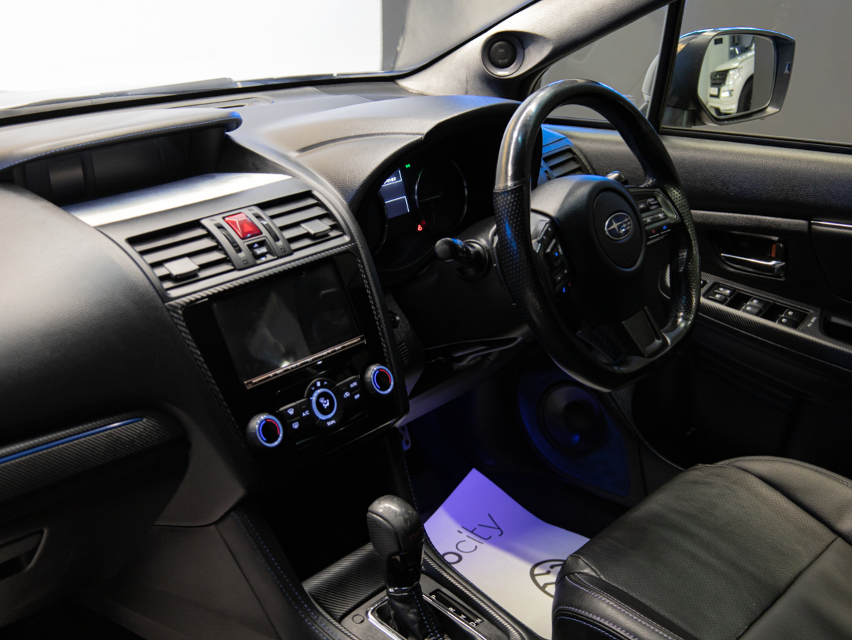 Subaru Levorg 2014, (Черный) с пробегом 184 872 км в Новосибирске
