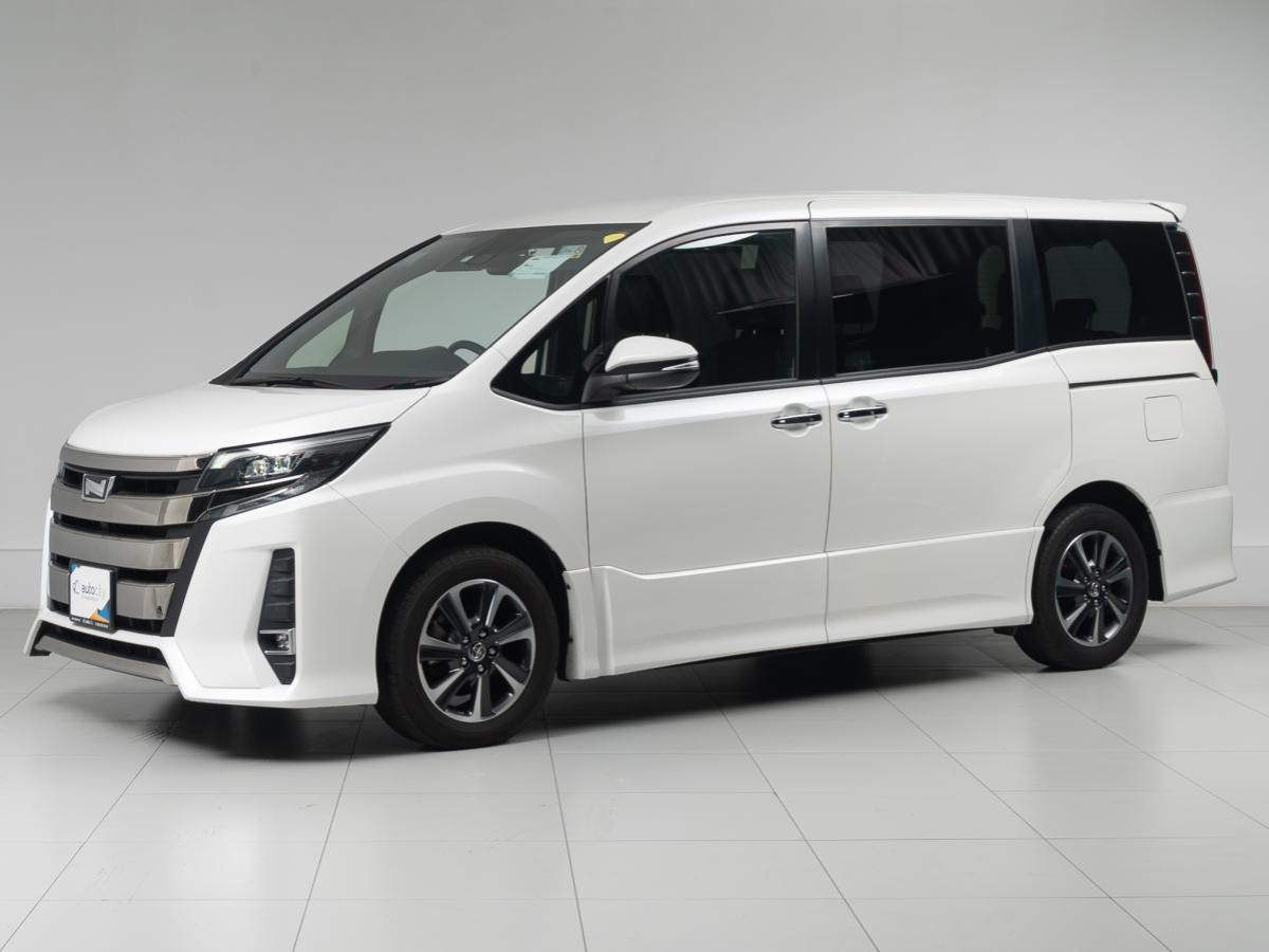 Авто Toyota Noah 2018 с пробегом 51 000 км, Владивосток