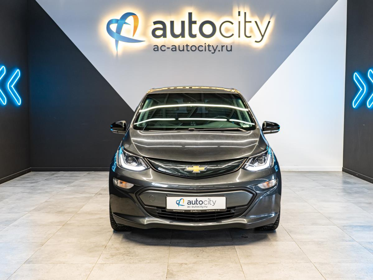 Chevrolet Bolt 2017, (Серый) с пробегом 63 000 км в Новосибирске